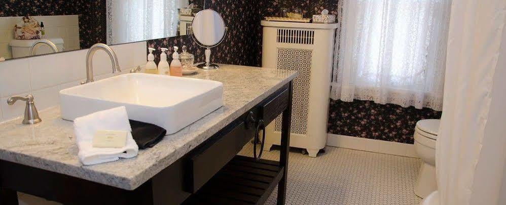 Westby House Inn Bagian luar foto