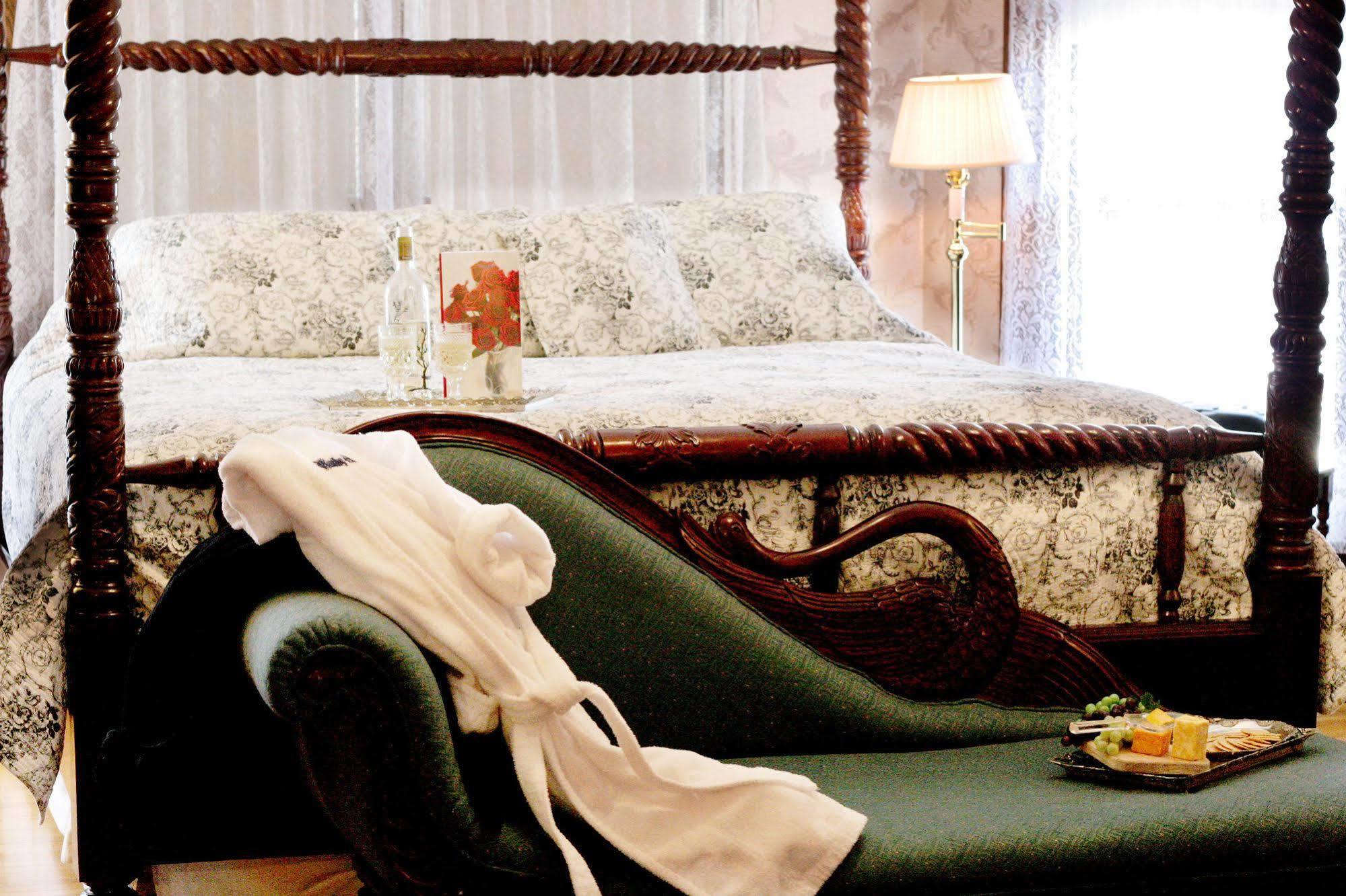 Westby House Inn Bagian luar foto